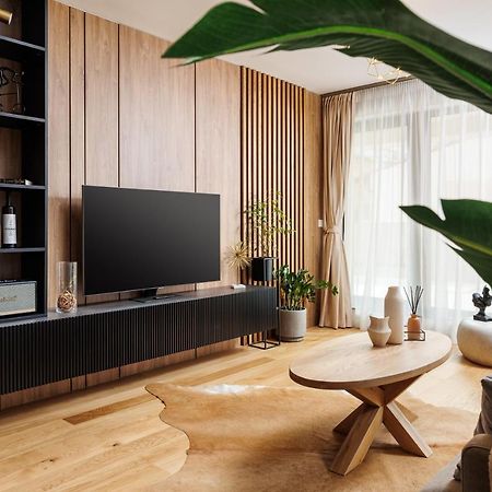 Pure Living Apartment W. Private Parking 布拉索夫 外观 照片